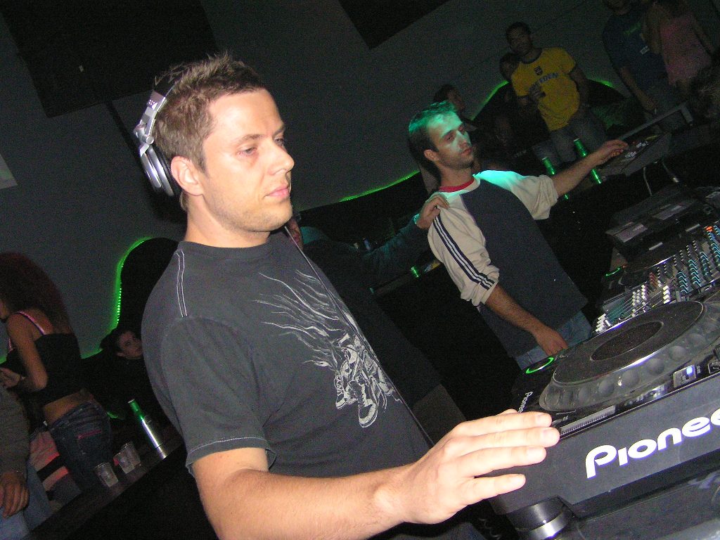 Jimmy Van M performing at Luv